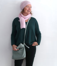 Load the image into the gallery viewer, Esisto Cashmere Scarf
