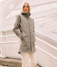 Laden Sie das Bild in den Galerie-Viewer, Scandinavian Edition Outdoor Jacke Breeze
