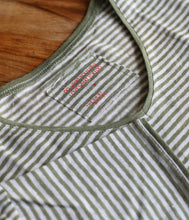 Load the image into the gallery viewer, The Shirt Project Linen stripe shirt V-neck half-sleeve
