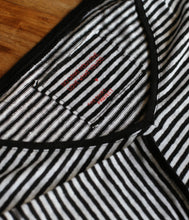 Load the image into the gallery viewer, The Shirt Project Linen stripe shirt V-neck half-sleeve
